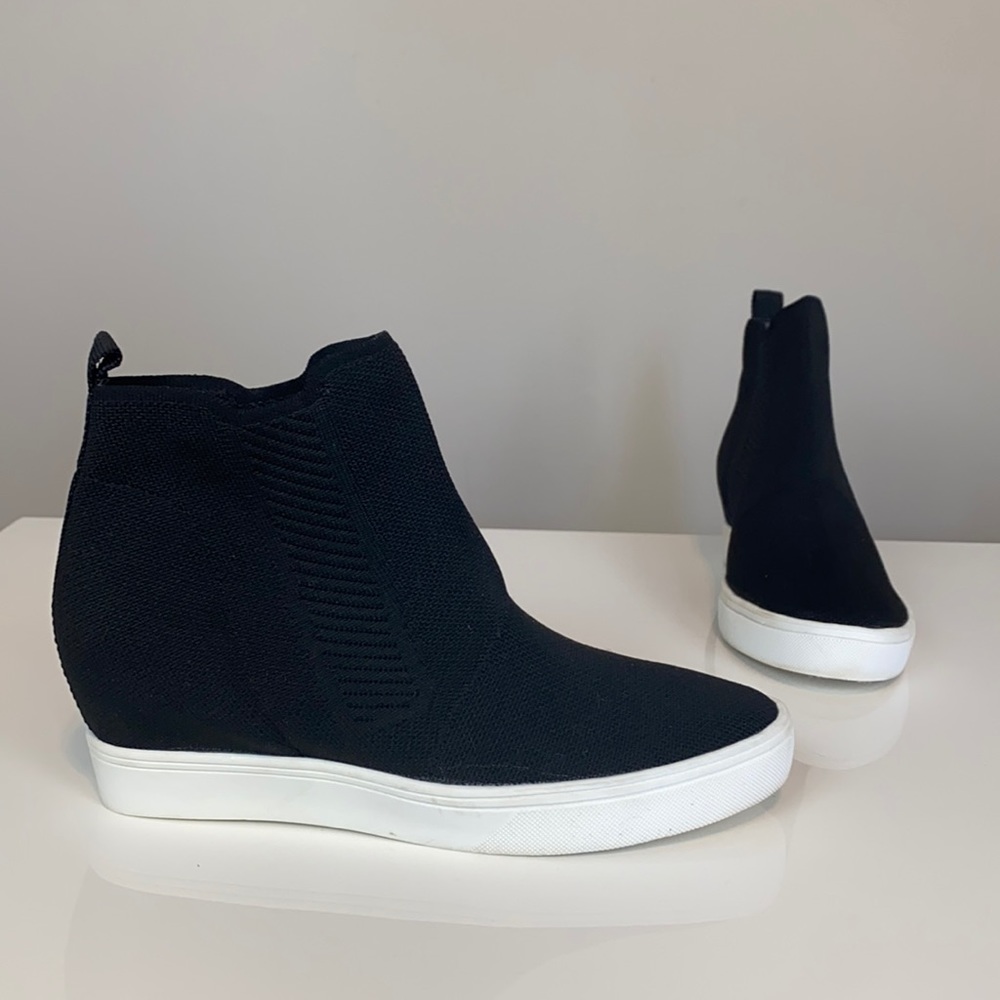 Mia Mandy Knit Black High Top Sneaker Size 9